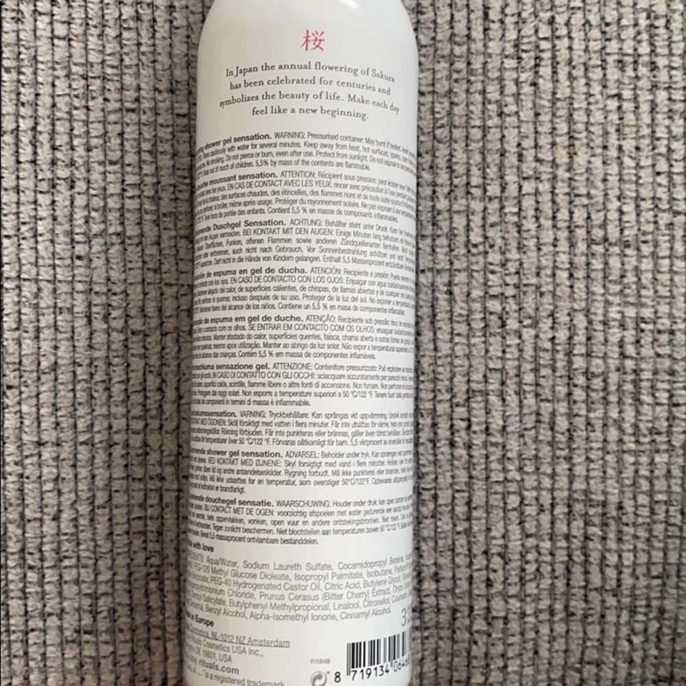 The Ritual of Sakura Foaming Shower Gel - Picture 2 of 2